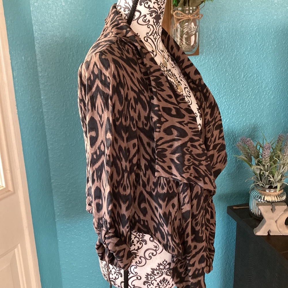 LOVE CULTURE | Women’s Open Front Cropped Cardigan - Picture 3 of 8